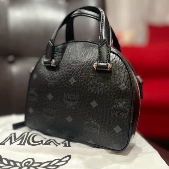 MCM Rare Essential Visetos Sequin Mini Bag With COA, Dust Bag & crossbody strap - Picture 4 of 9